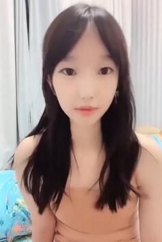 清纯可爱乖巧校花级小学妹超短裙大秀