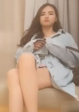 千寻约牛仔外套大长腿性感妹子