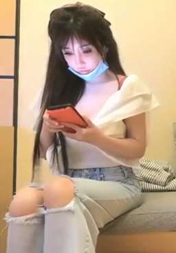 小宝约高价约极品破洞牛仔裤外围妹子