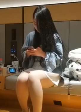 文轩约短裙白嫩长腿牛仔衣少妇