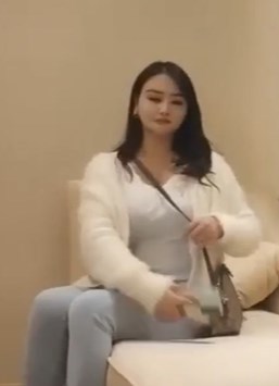 步宾牛仔裤小挎包极品小姐姐