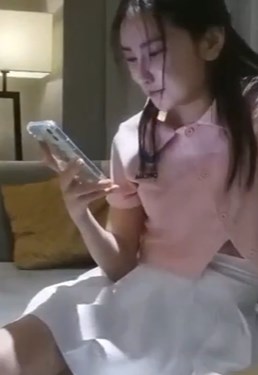 锦衣卫约美容院兼职白裙女孩