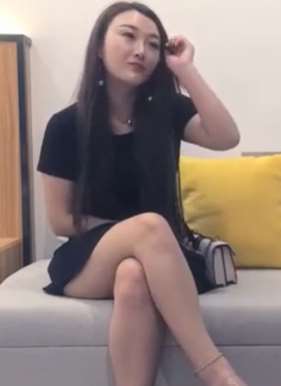 八戒约黑色超短裙白腿少妇