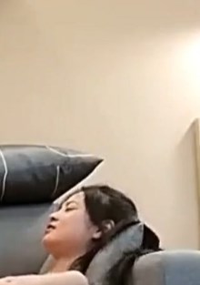 约瘦到皮包骨头甚至看着些许恐怖的少妇