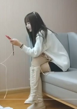 深夜再约极品萌妹 扒掉衣服玩一半不让玩了