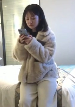 阿柒约21岁的大二学生让她换上制服你可真会玩