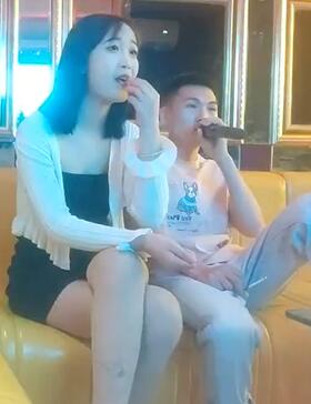 怨种ktv约非常漂亮的黑色短裙妹子1