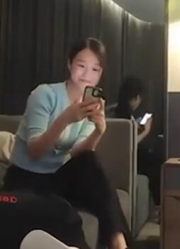 步宾今晚约了个蓝衣长相甜美妹子长腿