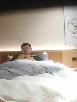 胖子最喜欢嫩妹苗条小姐姐黑丝对白