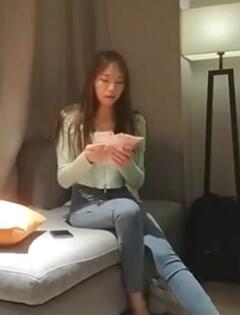 鸭总第二场约了个高颜值性感长腿牛仔裤妹子