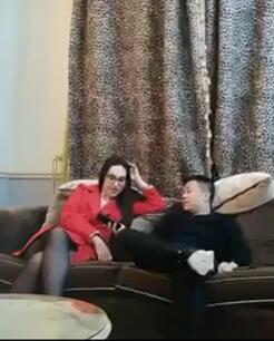 胡八一约22岁苗条小姐姐人瘦健谈活泼